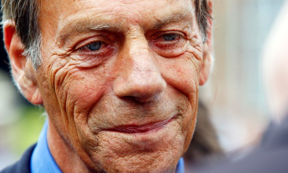 Legendary racing trainer Sir Henry Cecil, who was responsible for one of the most famous horses Frankel, has died at the age of 70. 