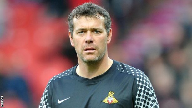 Former Scotland goalkeeper Neil Sullivan has left Doncaster Rovers after a six-year stay in South Yokshire